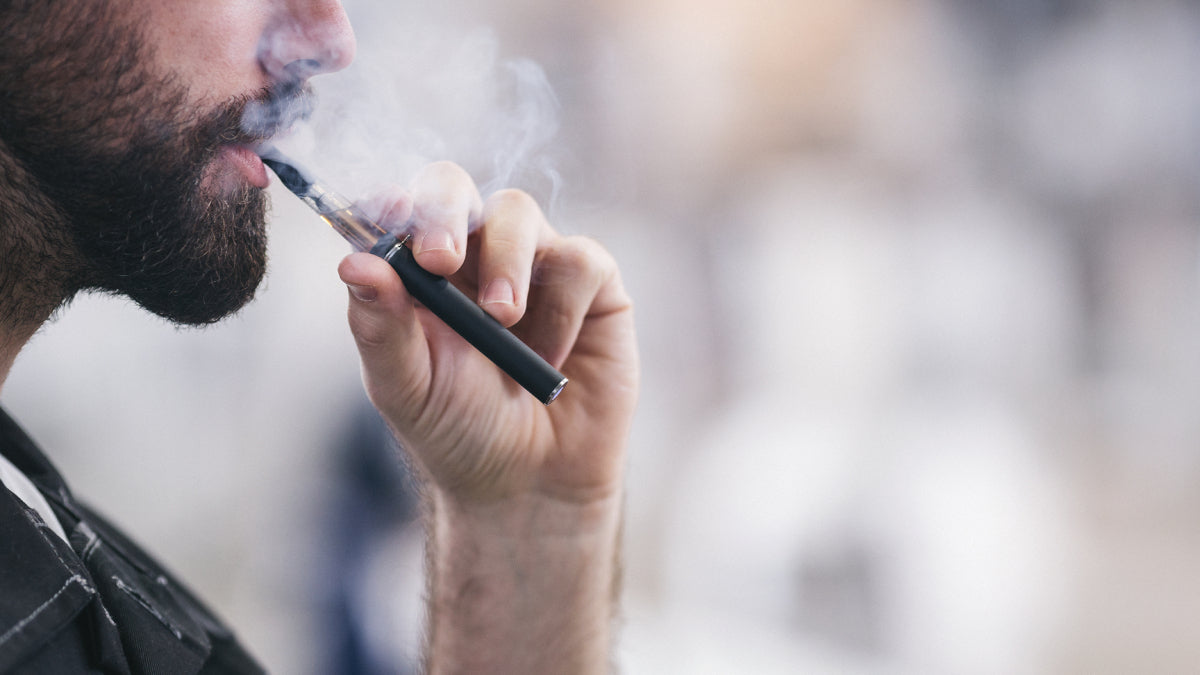 UK rules on the use of e-cigarettes at airports and on airplanes.